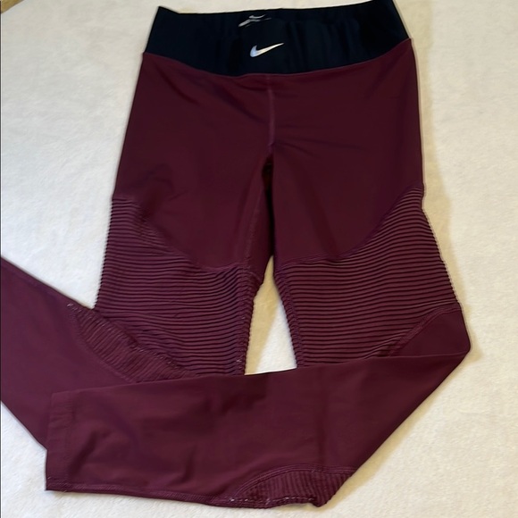 Nike women’s Black and burgundy Leggings for Dynamic Performance - Picture 1 of 5